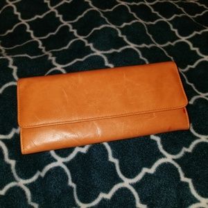 Hobo Sadie triffold wallet in dusty coral